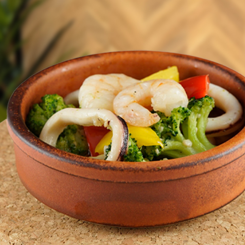 海老とイカのアヒージョ